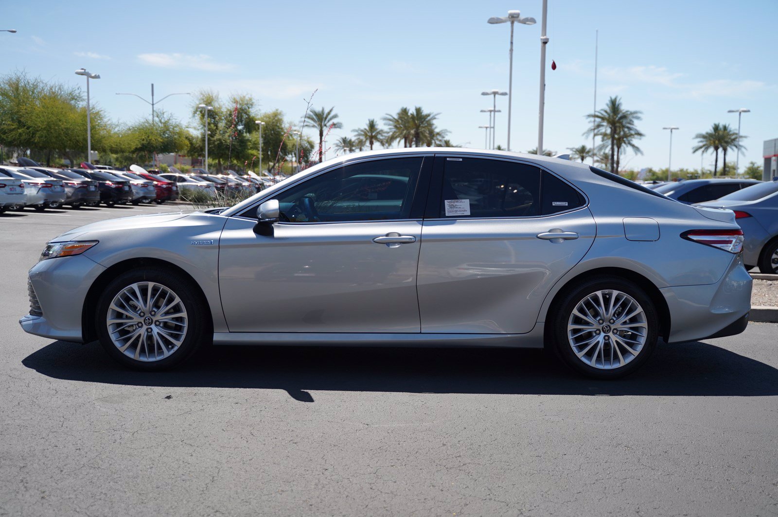 New 2020 Toyota Camry Hybrid XLE FWD 4dr Car