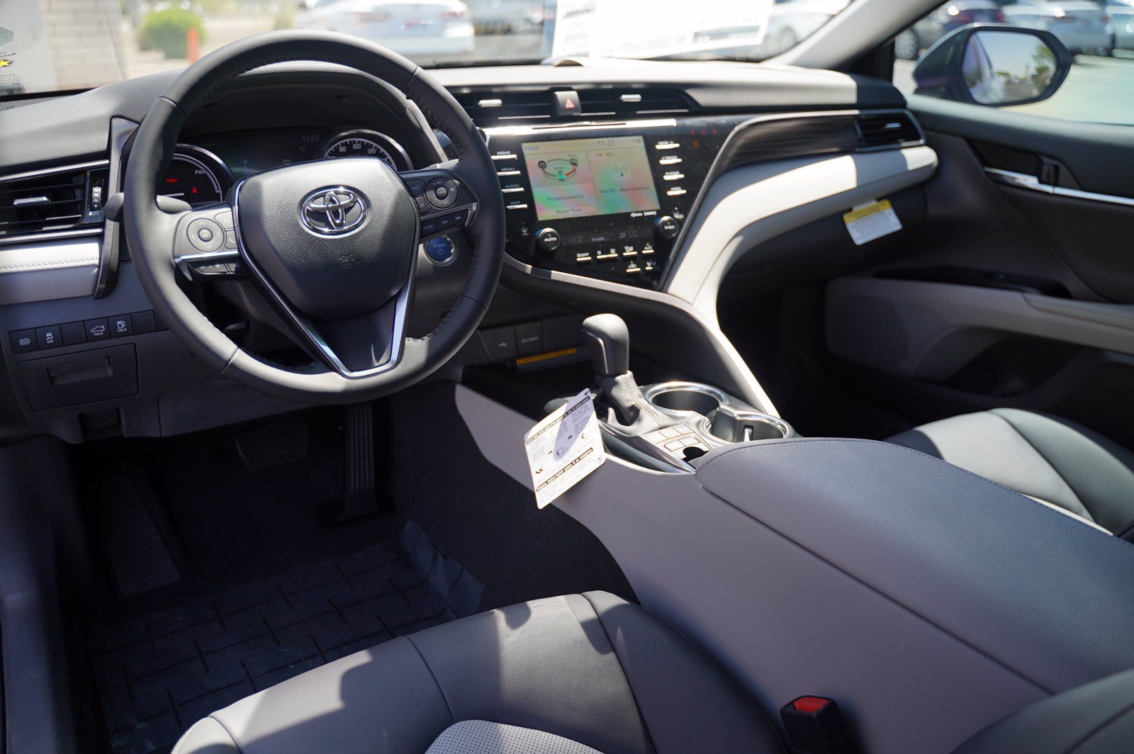 New 2020 Toyota Camry Hybrid XLE FWD 4dr Car