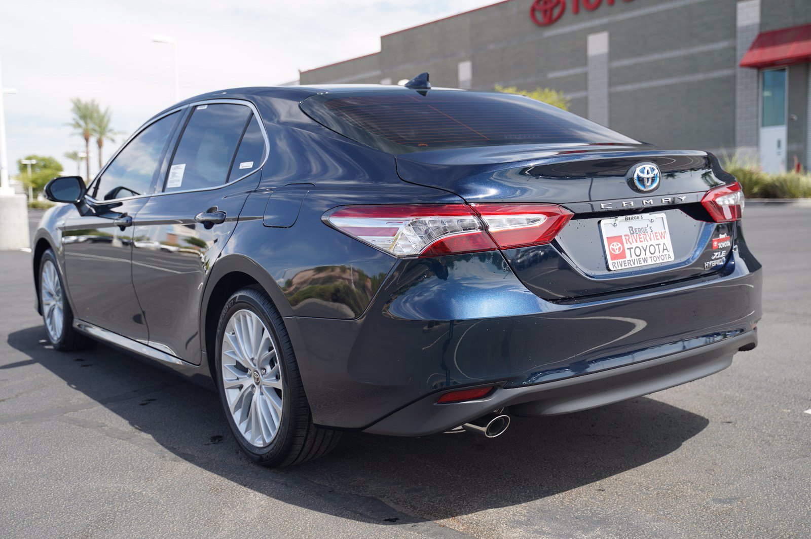 New 2020 Toyota Camry Hybrid XLE FWD 4dr Car