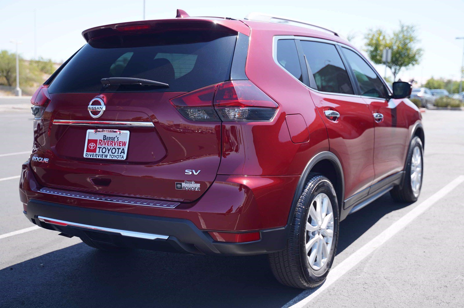 Pre-Owned 2018 Nissan Rogue SV FWD Sport Utility